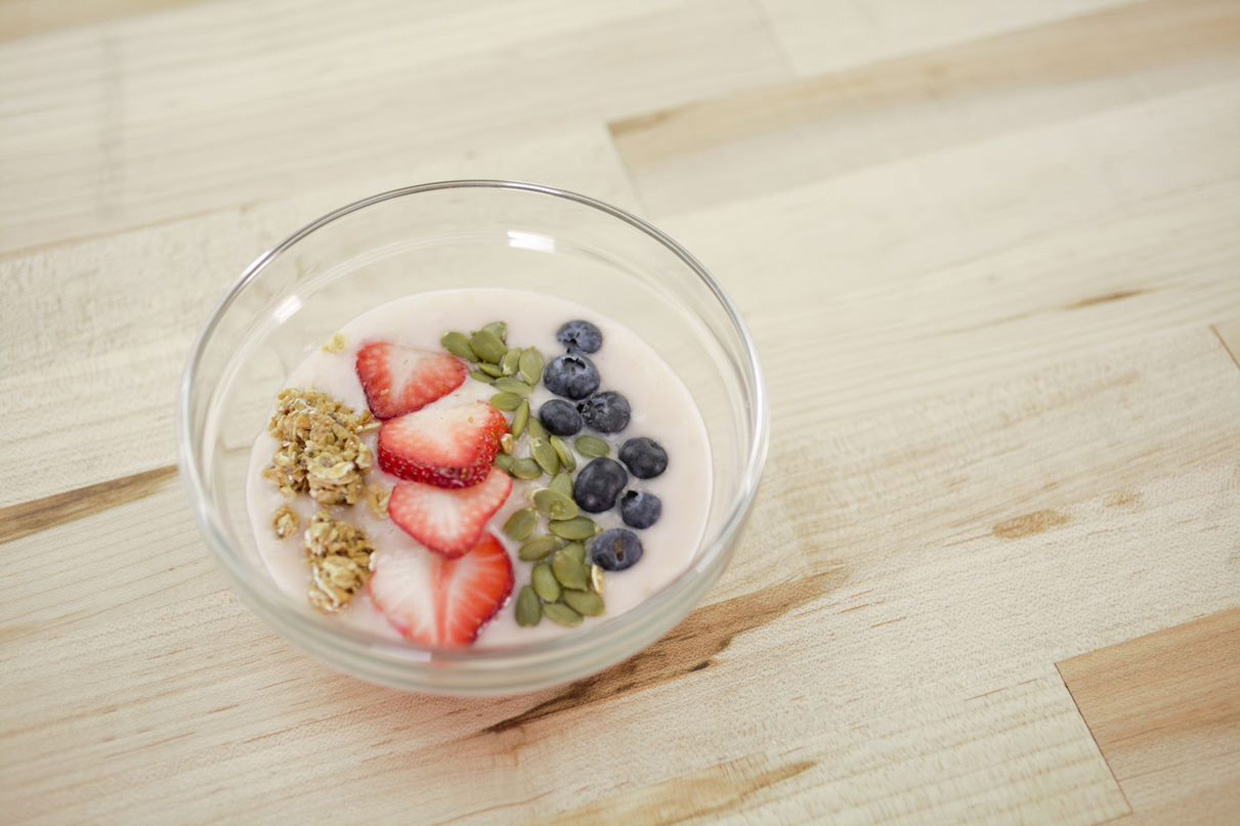 Graphic: Fresh fruit in yogurt